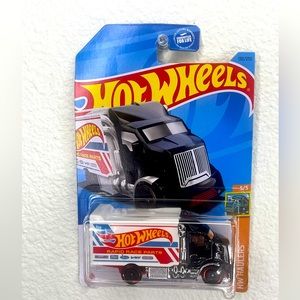 Hiway Hauler #2 Hot Wheels  never opened good condition